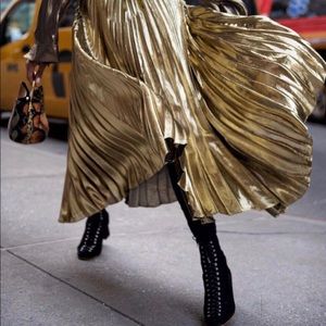 Halston vintage / gold metallic accordion skirt